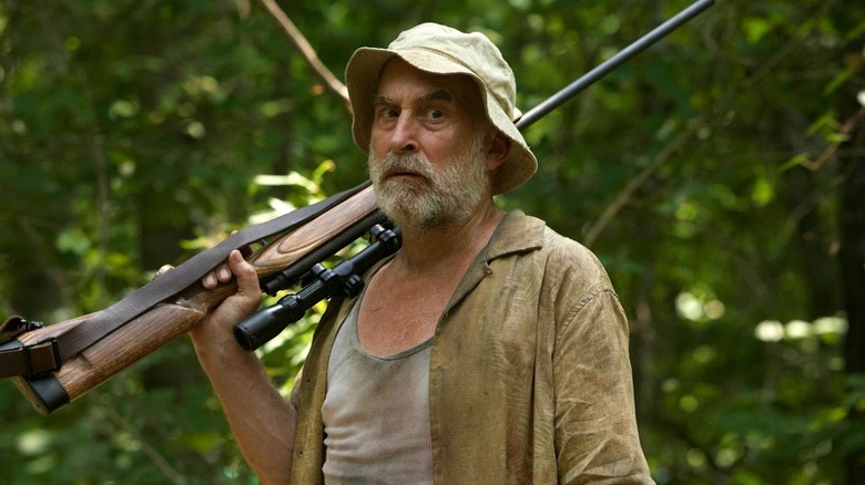 Jeffrey DeMunn as Dale Horvath, holding a rifle in The Walking Dead.