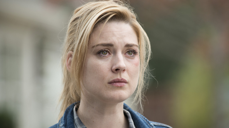 Alexandra Breckenridge as Jessie Anderson, frowning in The Walking Dead.