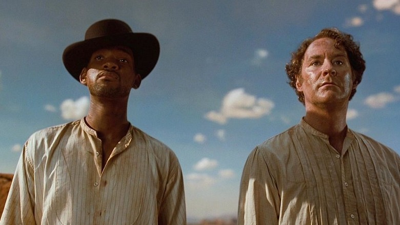 Captain West and Artemus Gordon in the desert in "Wild Wild West" (1999)