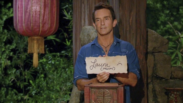 Jeff holding up Ciera's vote for Laura on Survivor: Blood vs. Water