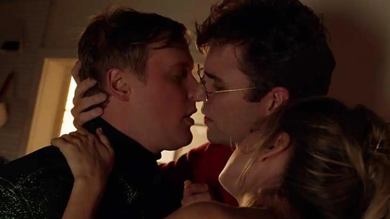 John Early as Elliot about to kiss John Reynolds as Drew with Meredith Hagner as Portia also leaning towards them in Search Party