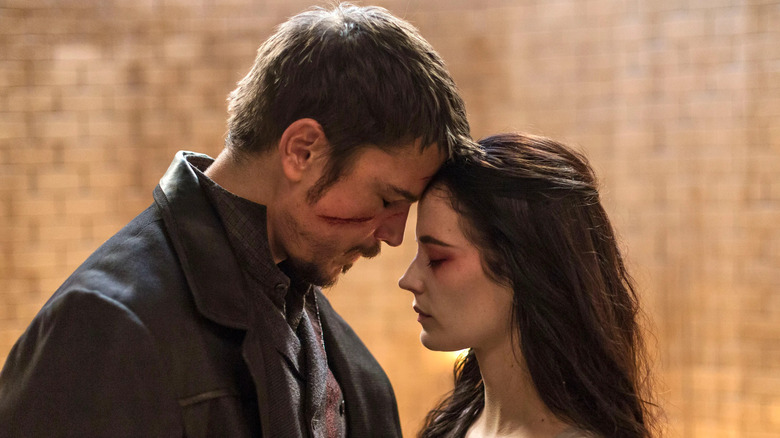 Josh Hartnett as Ethan Chandler and Eva Green as Vanessa Ives, pressing foreheads together in Penny Dreadful.