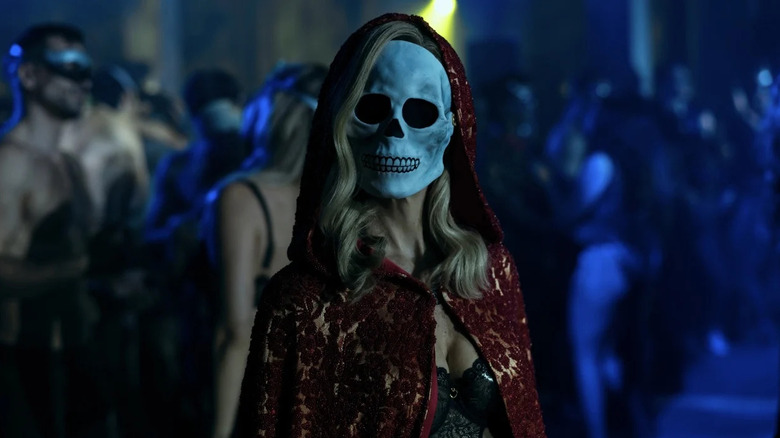 Carla Gugino as Verna, wearing a skull mask in The Fall of the House of Usher.
