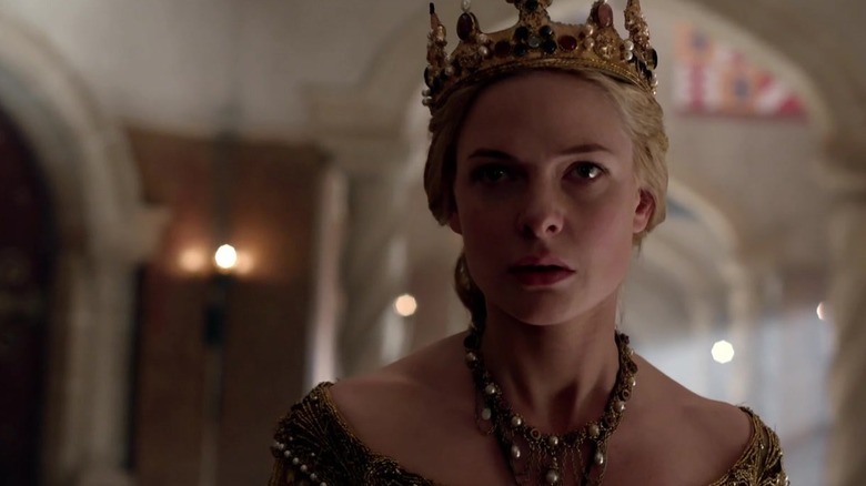 Rebecca Ferguson as Elizabeth wearing gold crown in The White Queen