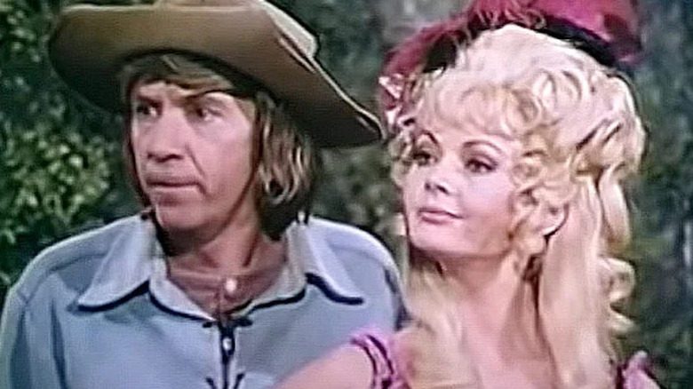 Dusty and Lulu conversing in the Gilligan's Island-like Western comedy Dusty's Trail