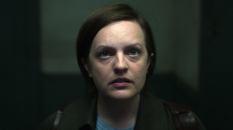 Kirby (Elisabeth Moss) gets some intel in Shining Girls