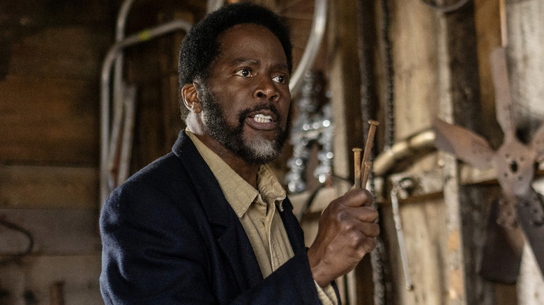 Harold Perrineau as Boyd Stevens clutching nails in From
