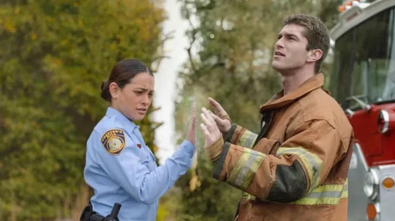 Linda Esquivel (Natalie Martinez) and Eric Denton (Josh Carter) on opposite sides of the dome in Under the Dome