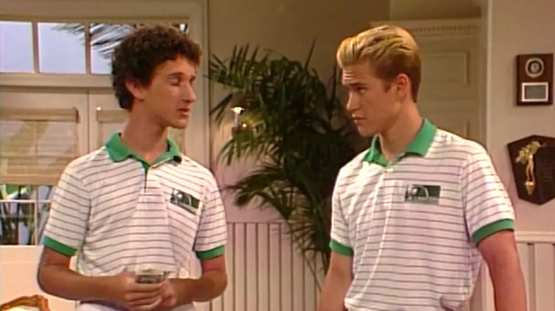 Screech Powers (Dustin Diamond) speaks to Zack Morris (Mark-Paul Gosselaar) while wearing matching polos in Saved by the Bell