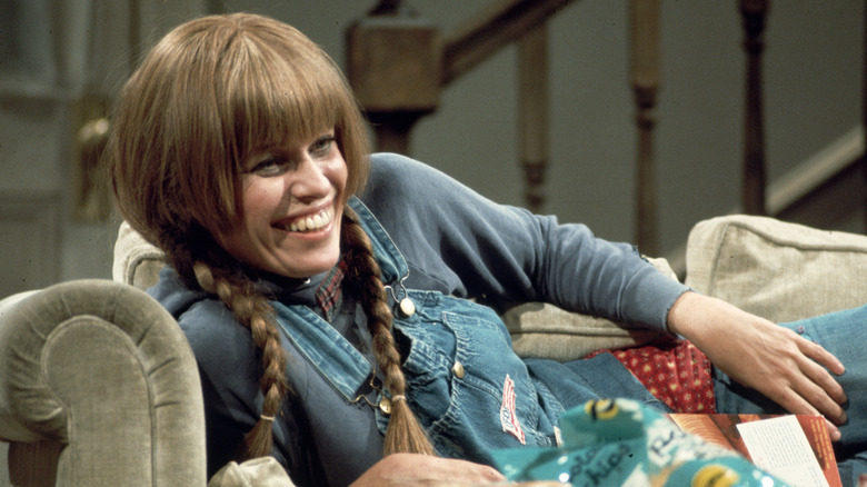 Louise Lasser on set of Mary Hartman, Mary Hartman