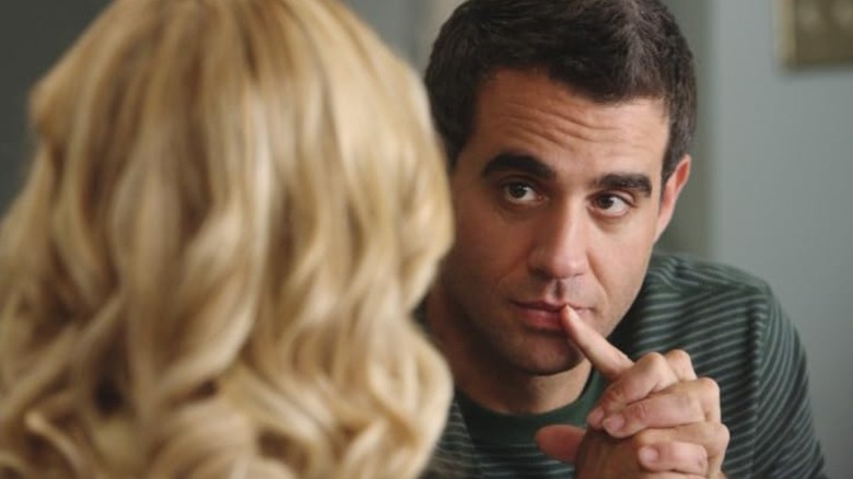 2009 versiyonunda Trevor rolünde Bobby Cannavale, Dr. Claire McCrae rolünde Sarah Paulson ile karşı karşıya geliyor. 