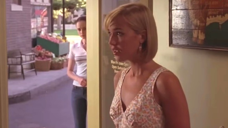 Arielle Kebbel as Lindsay Lister in Gilmore Girls, talking while Rory Gilmore (Alexis Bledel) listens around corner