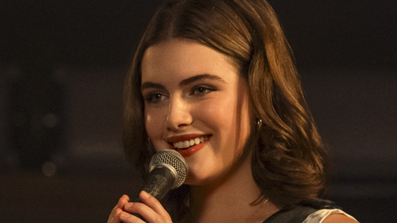 Hannah Wells singing on stage
