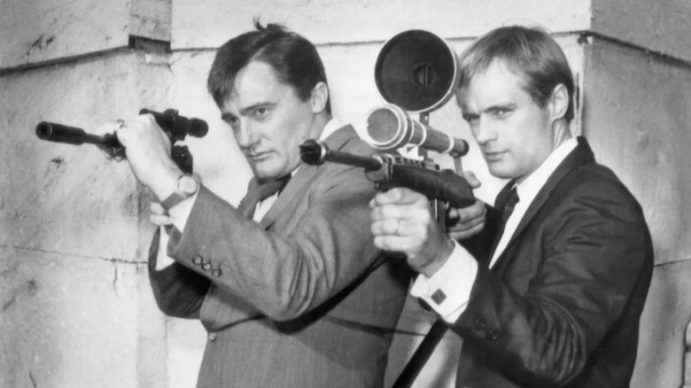 Napolyon Solo ve Illya Kuryakin The Man From UNCLE'da (1964) nişan alıyor