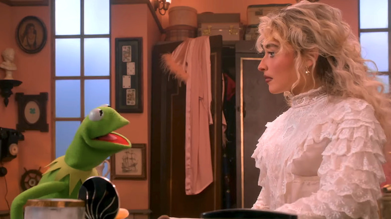 Kermit the Frog and Sabrina Carpenter on The Muppet Show