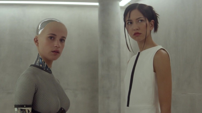 Ava and Kyoko in a bare room in "Ex Machina" (2014)