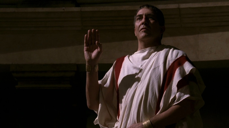 Julius Caesar addresses the senate in "Rome" (2005)