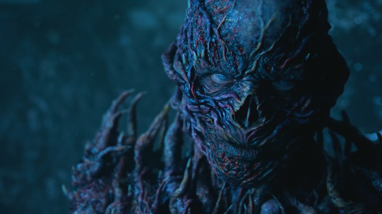 Vecna de Jamie Campbell Bower em close em Stranger Things