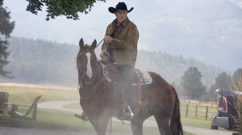 John Dutton riding a horse in Yellowstone