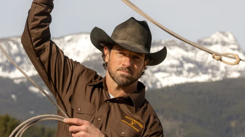 Ian Bohen's Ryan using a lasso on Yellowstone