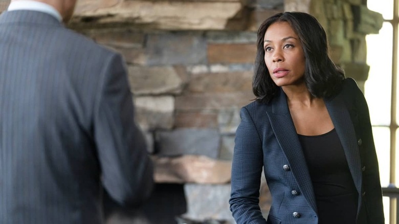 Willa Hayes (Karen Pittman) speaks to an associate in Yellowstone