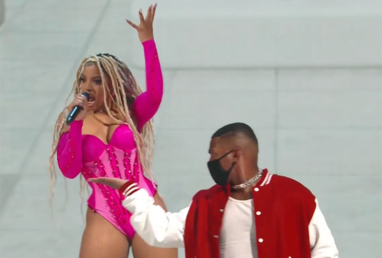 Chloe Bailey VMAs 2021