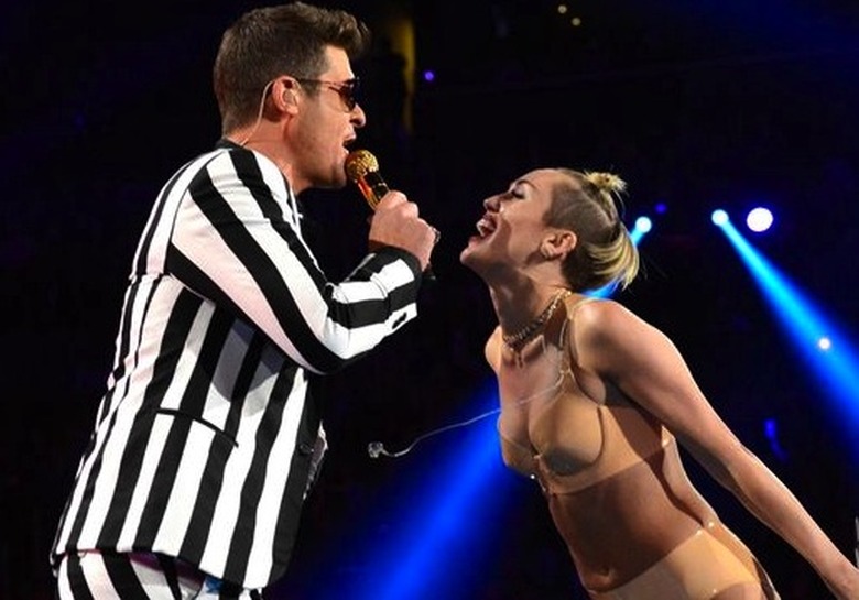 Miley-Cyrus-performance-at-MTV-VMA