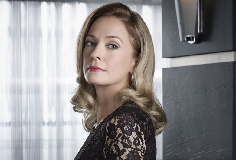 Arrow - Moira Queen (Susanna Thompson)