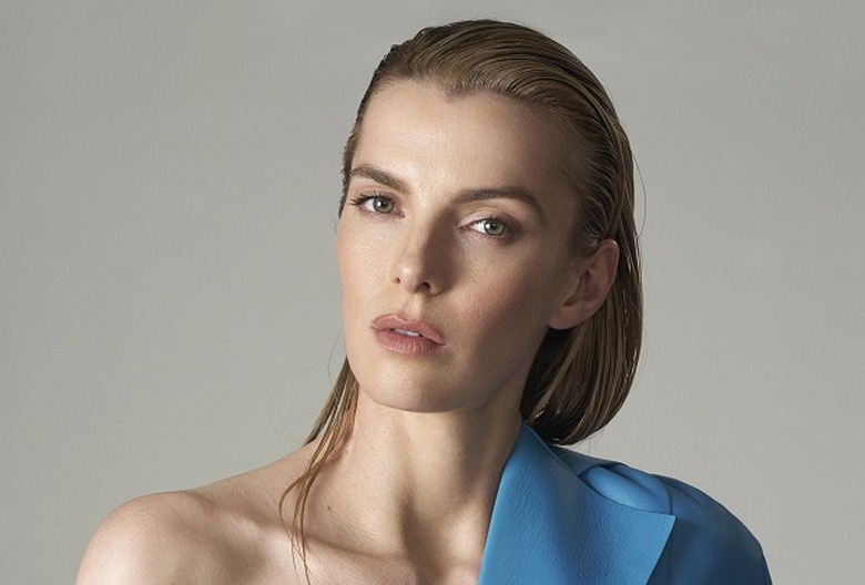 Betty Gilpin Mrs. Davis