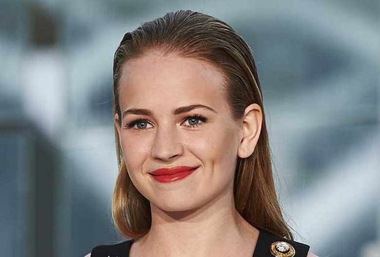Britt Robertson Casual