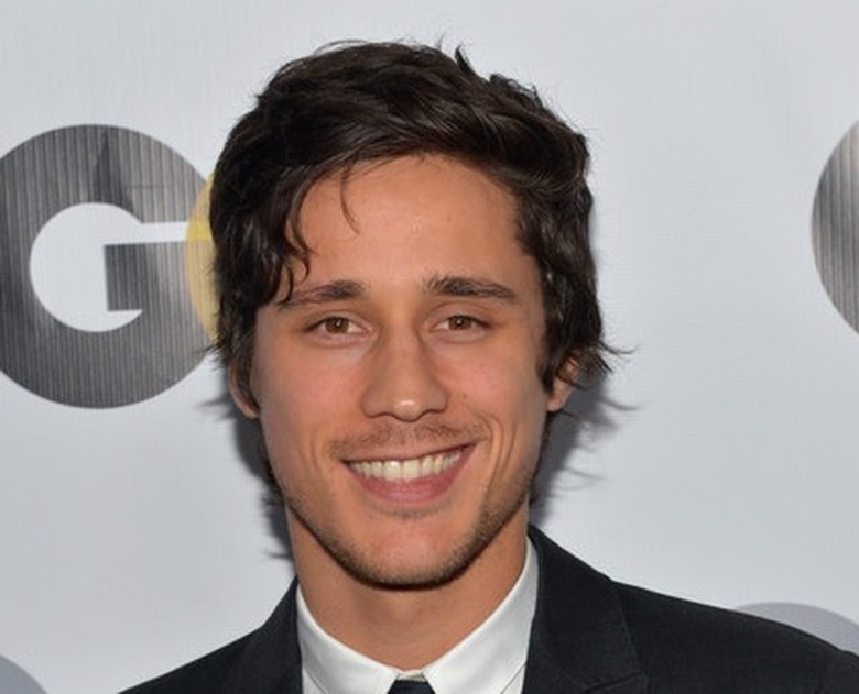 Peter Gadiot Tut