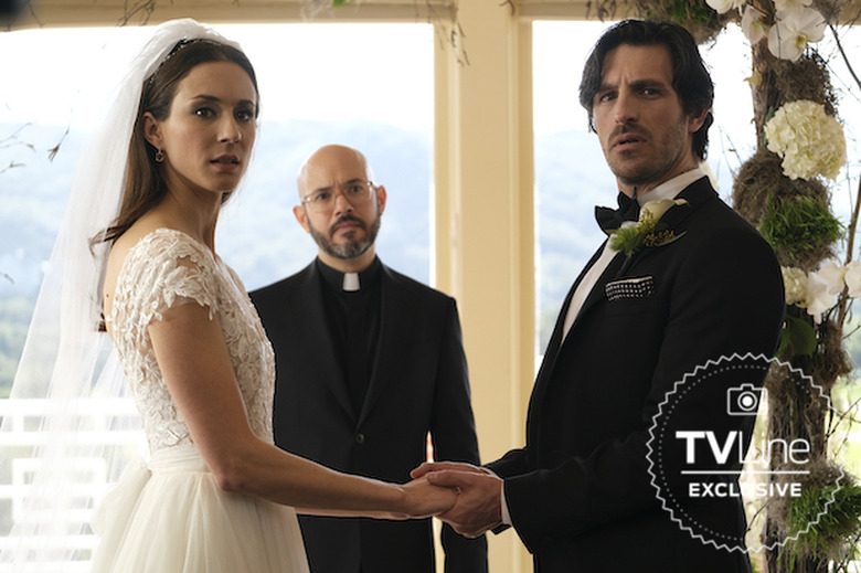'Stumptown' 1x14 - Troian Bellisario, Eoin Macken