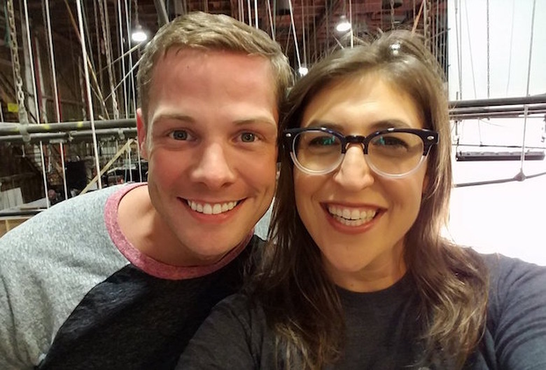 the-big-bang-theory-mayim-bialik-brandon-jones