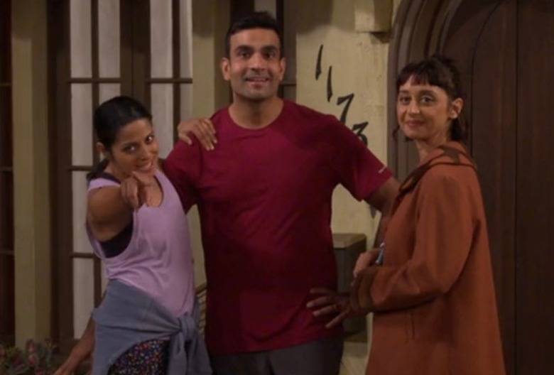 the-neighborhood-7x09-polygamists-twist