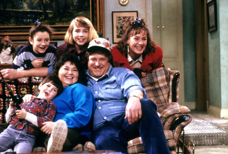 ROSEANNE, (Front) John Goodman, Roseanne, Michael Fishman, (Rear) Laurie Metcalf, Alicia Goranson, S