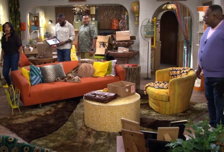 the-neighborhood-7x04-miss-kim-house-set