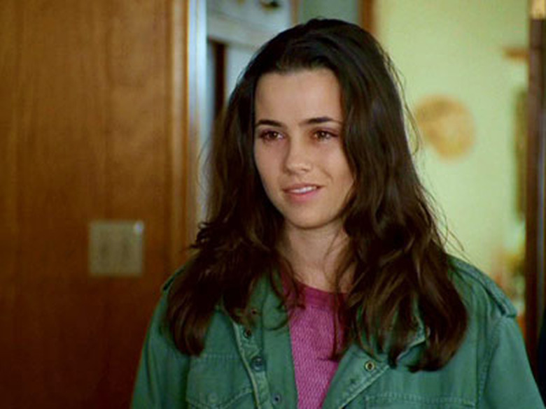 gal_Linda-Cardellini_Freaks-and-Geeks