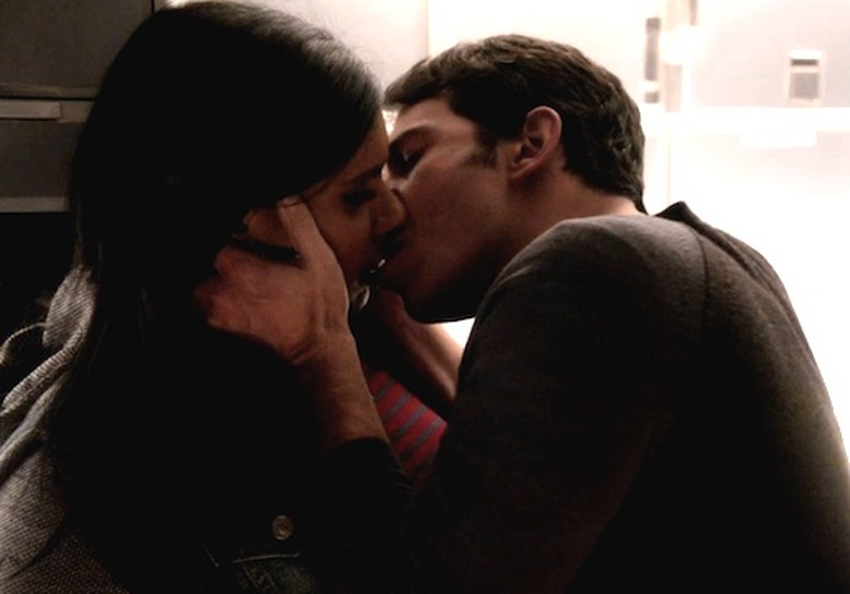 2014_Mindy_Danny_Kiss