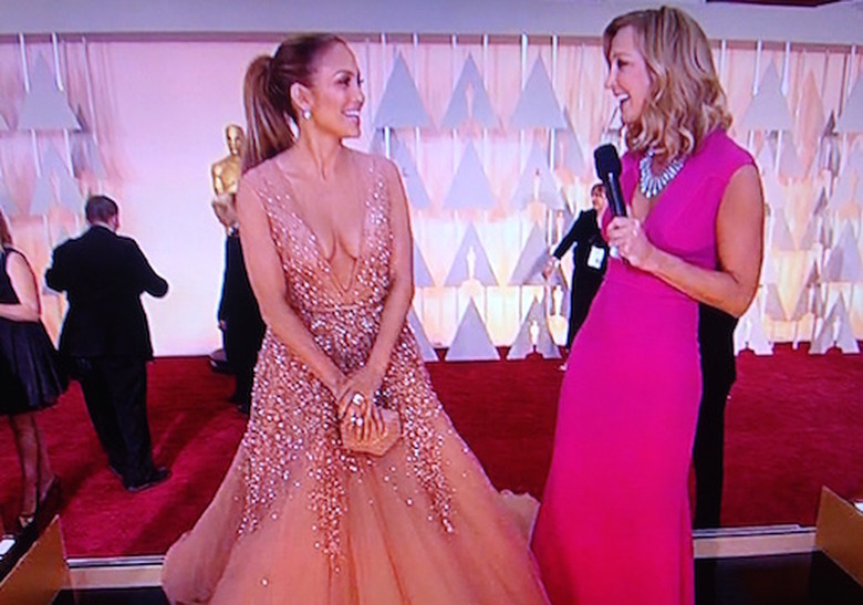 Oscars-Red-Carpet-lara-spencer-jlo