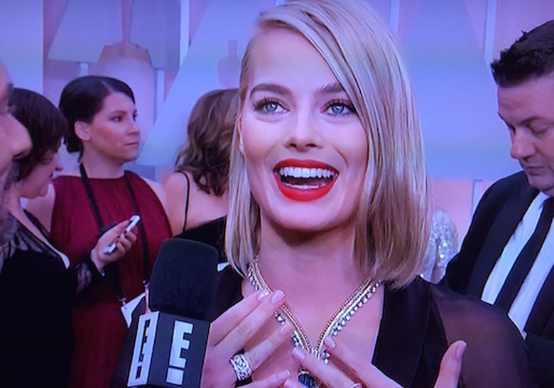 Oscars-Red-Carpet-margot-robbie