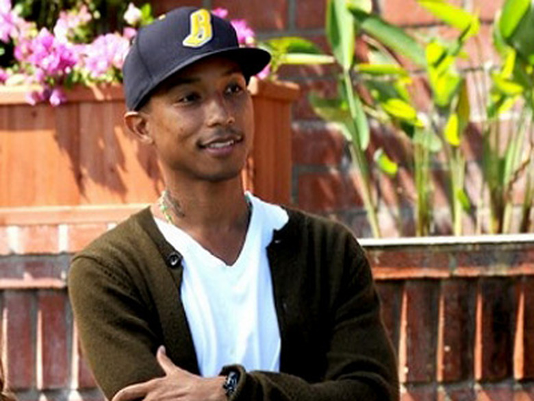 gal_101411-celebs-pharrell-x-factor