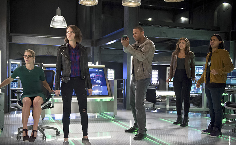 arrow-the-flash-crossover-photos (16)