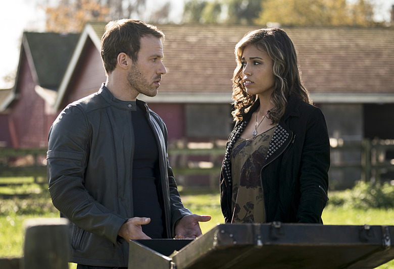 arrow-the-flash-crossover-photos (2)