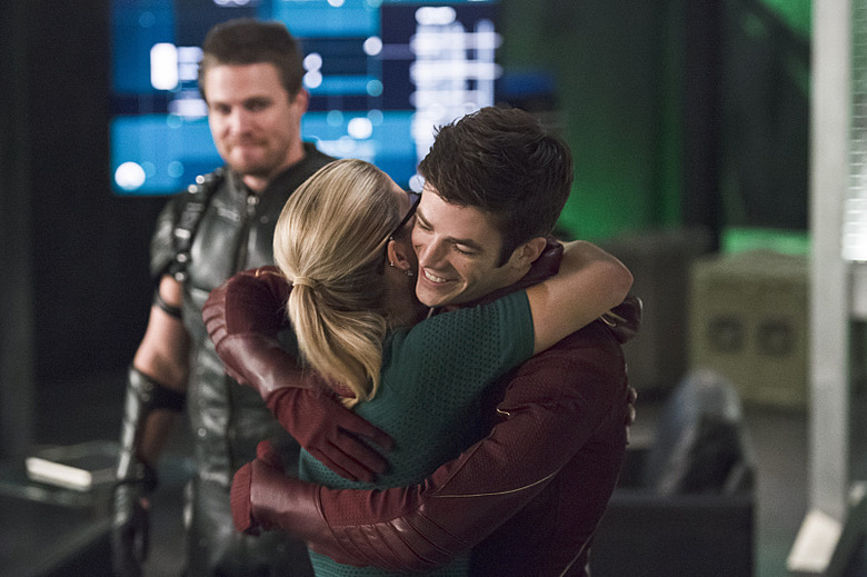 arrow-the-flash-crossover-photos (2)