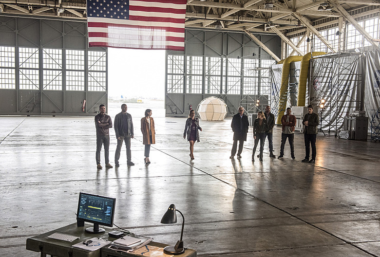 supergirl-flash-arrow-legends-crossover-photos-14