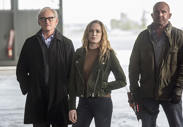 supergirl-flash-arrow-legends-crossover-photos-17