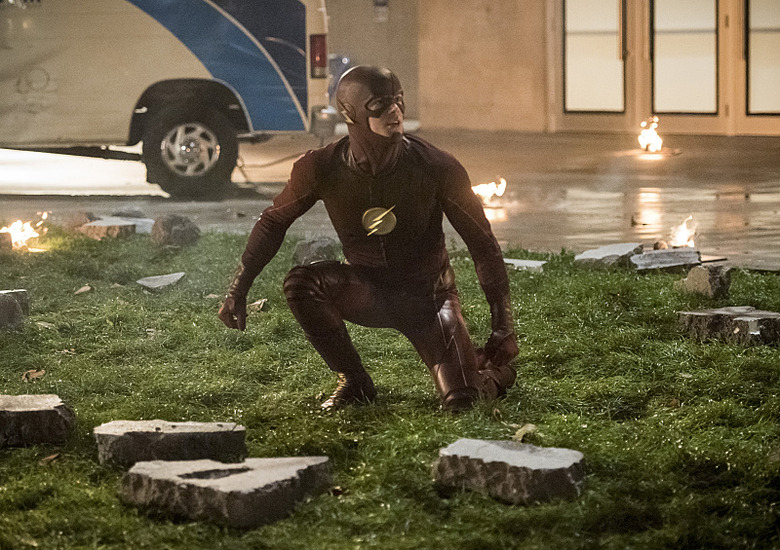 supergirl-flash-arrow-legends-crossover-photos-29