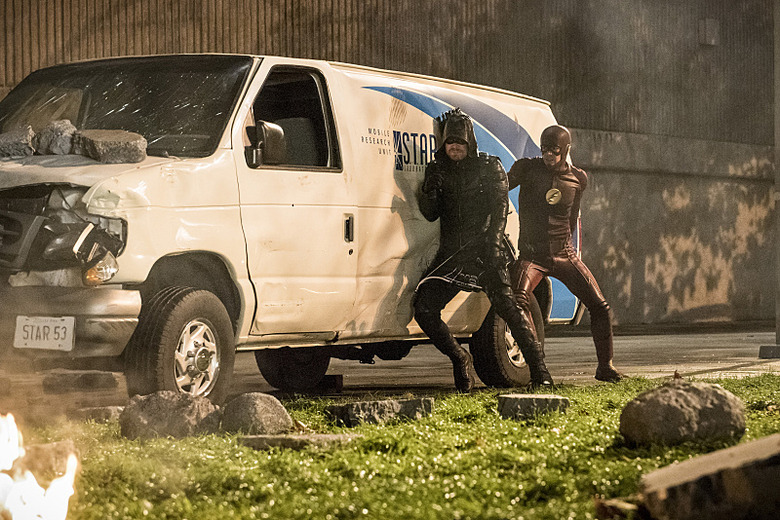 supergirl-flash-arrow-legends-crossover-photos-32