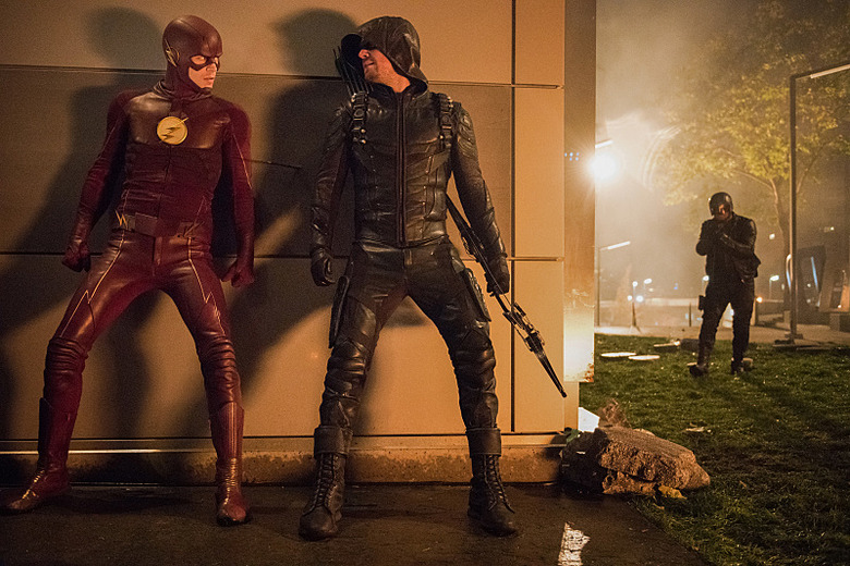 supergirl-flash-arrow-legends-crossover-photos-35