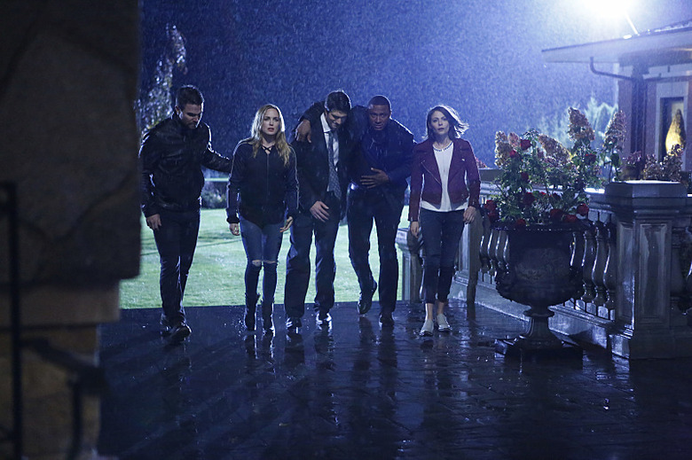 supergirl-flash-arrow-legends-crossover-photos-43